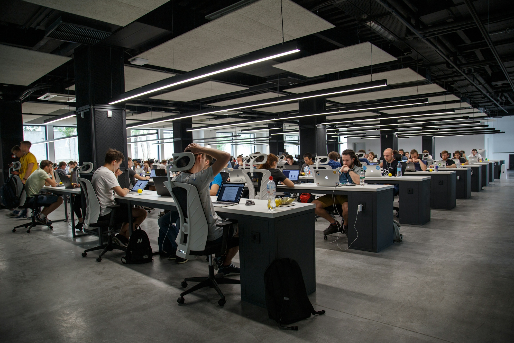 Innovative technology workspace showcasing Devseis professional training capabilities